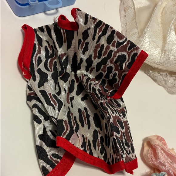 Assorted Vintage 50s & 60s Doll Clothing Set with Red, White, and Pink Pieces - Picture 8 of 9